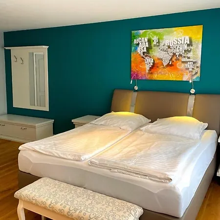 Seehotel Louise Отель Dannenwalde