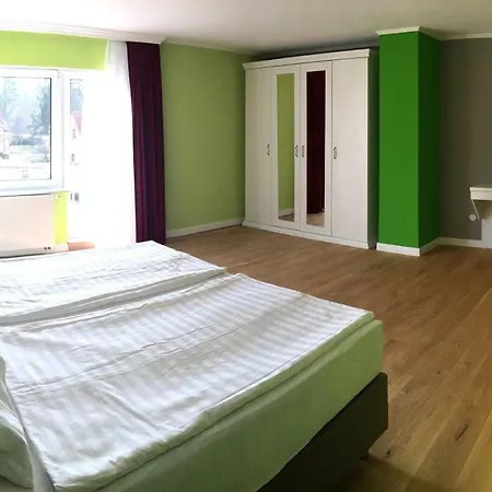 Seehotel Louise Отель Dannenwalde
